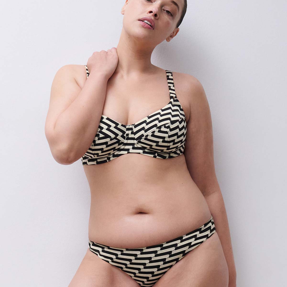 Femilet Santosa bikini top med bøjle, sort - FS73M0 - C63 - Golden Black