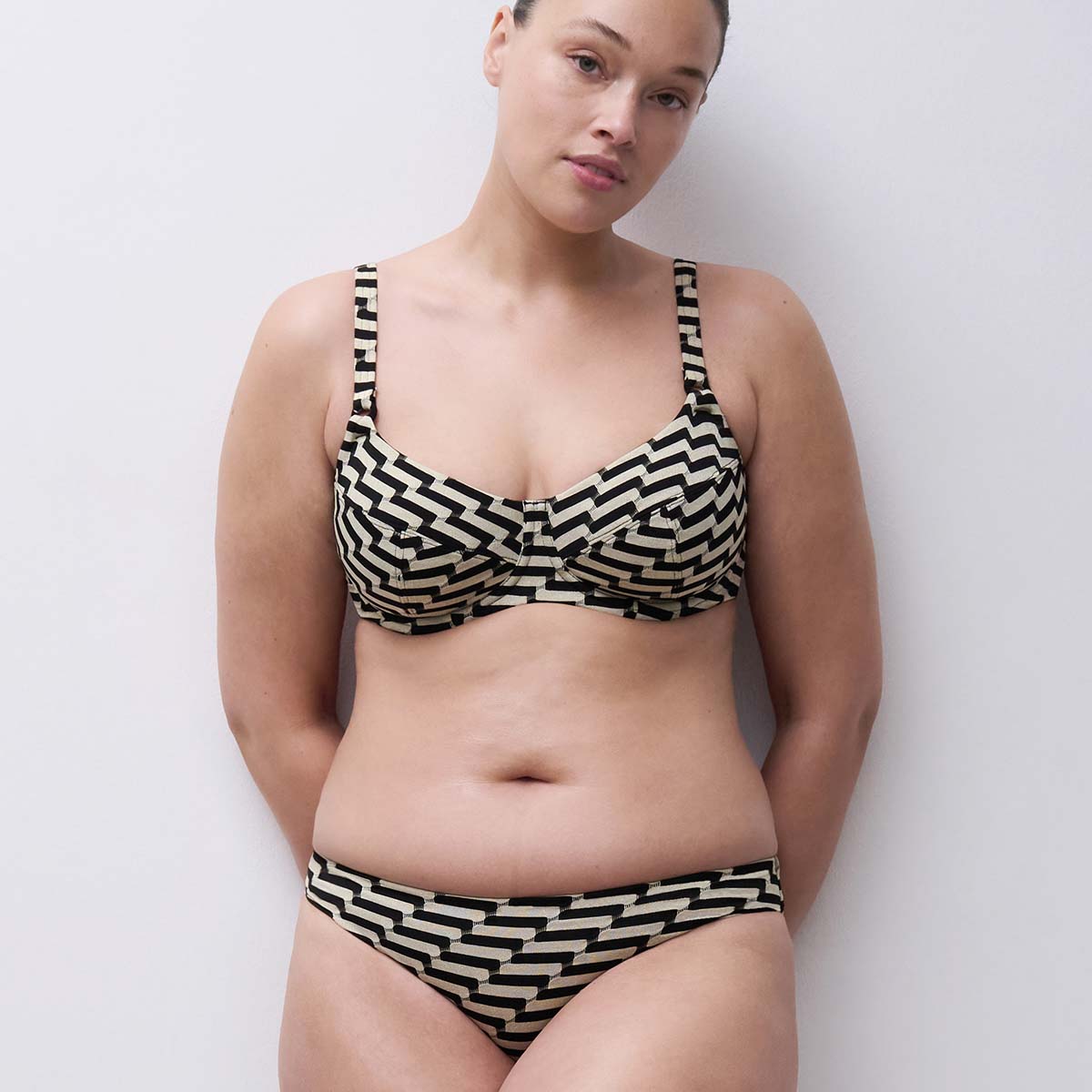 Femilet Santosa bikini top med bøjle, sort - FS73M0 - C63 - Golden Black