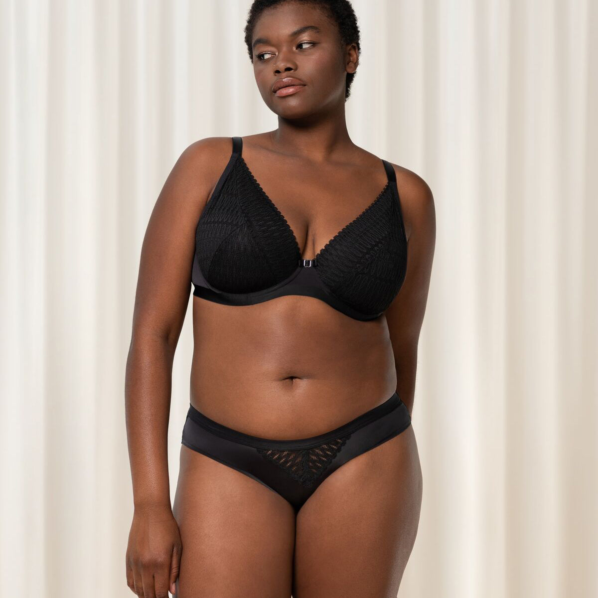 Triumph Aura Spotlight - Black - 10208024-0004