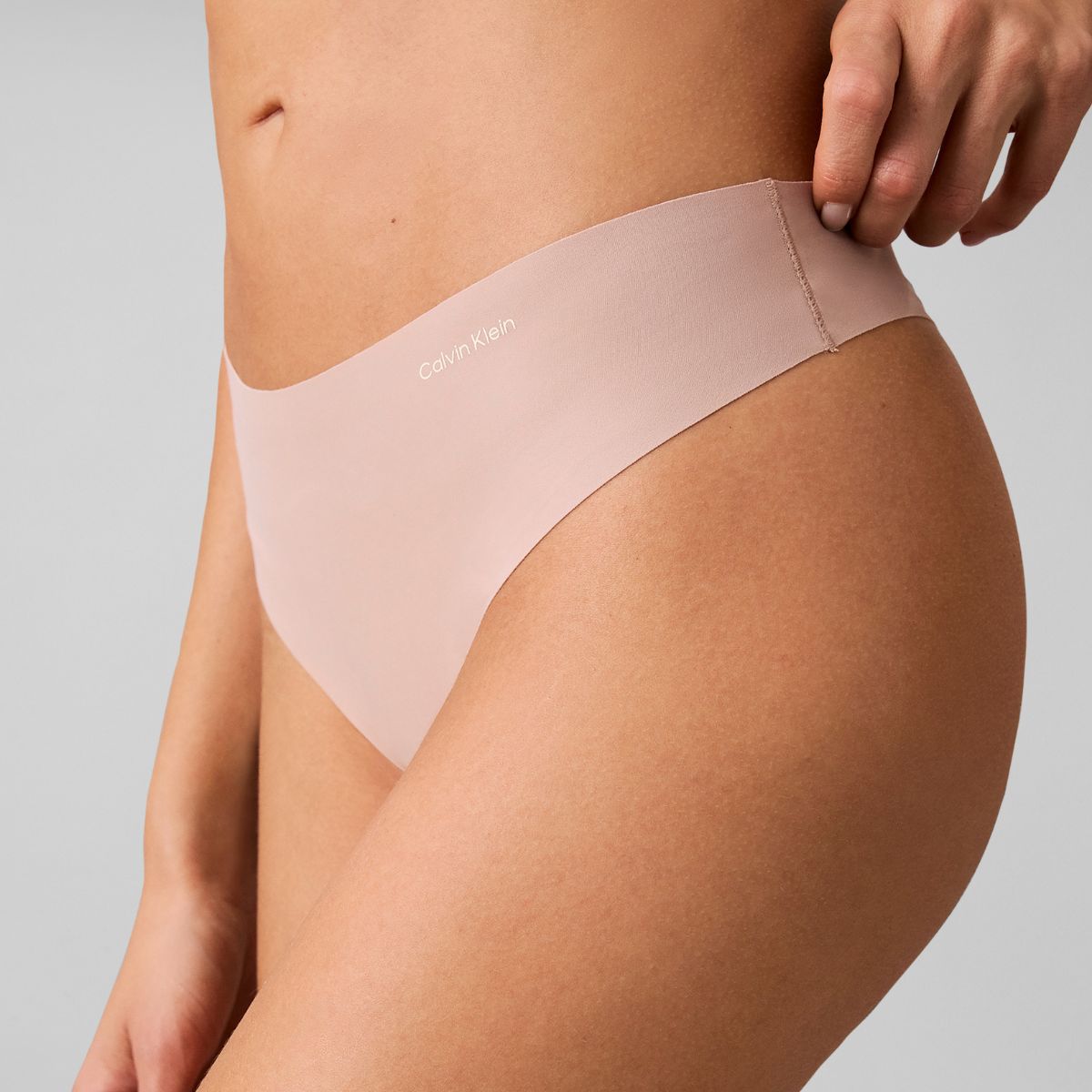 Calvin Klein Invisibles Microfibe 3-pak g-streng, beige - LV00QD5416 - 7NS - Cedar/cedar/cedar