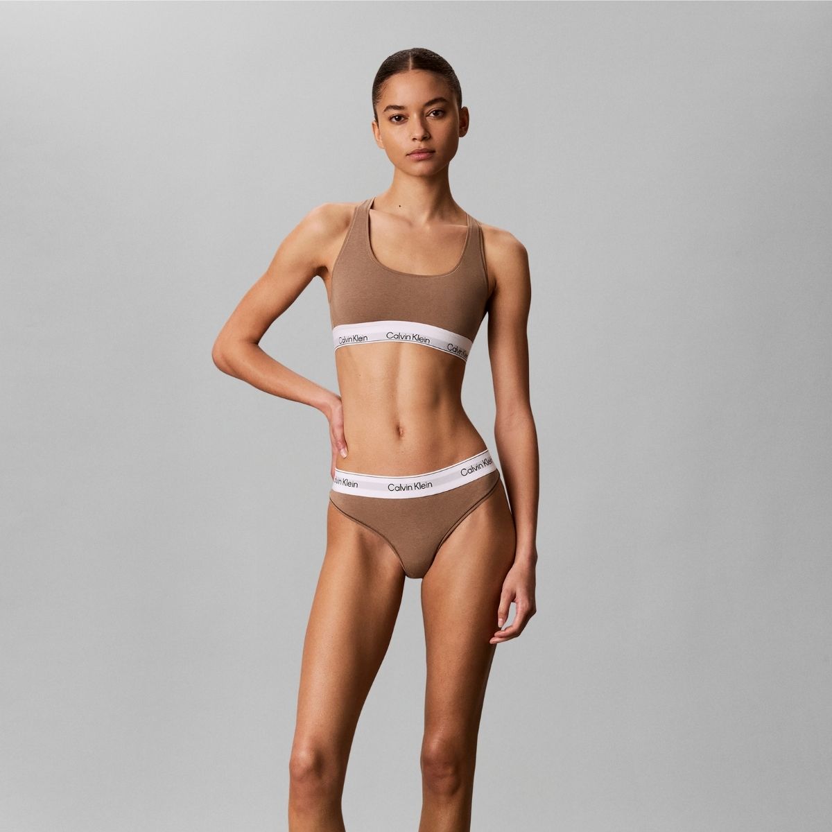 Calvin Klein Icon g-streng, brun - LV00QF8518 - QPS - Soft Mocha