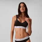 Calvin Klein New Signature Logo bralette BH, sort - LV00QF9071 - UB1 - Black